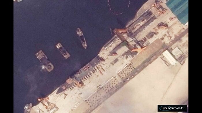 5月15日撮影の北朝鮮・清津港の衛星写真。進水失敗した駆逐艦か(提供:韓国統一省)