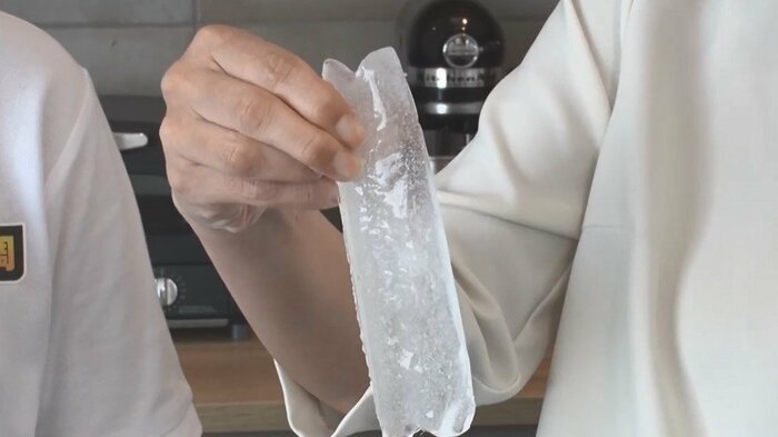 おお!水筒に入れられる長細い氷が完成した