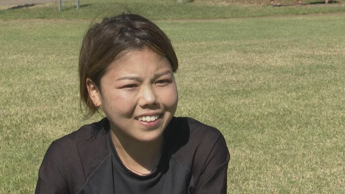 インタビューに応じる萩谷さん