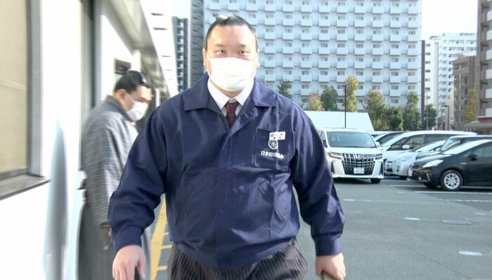 開場前の午前7時に場所入りする日も