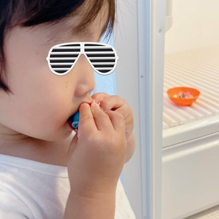 おもちゃにパクッとかじりつくことも…?