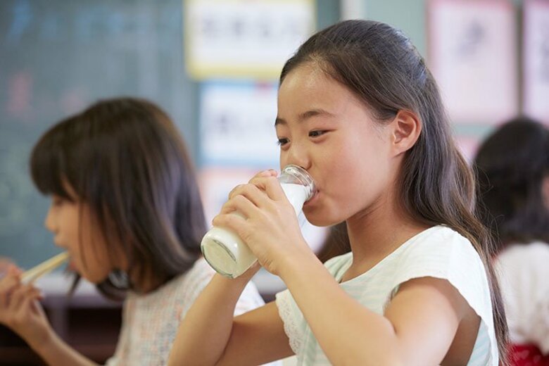 【調査結果】学校給食の人気メニュー1位は前回に引き続き「あげパン」。小中学生の58.1%が「牛乳以外の飲みものを選びたい」と回答