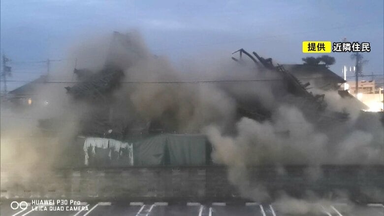 土煙上げて崩落する瞬間が映像に…宗教施設の本殿が激しく崩れ落ちる 約100年前に建立され老朽化進む｜FNNプライムオンライン
