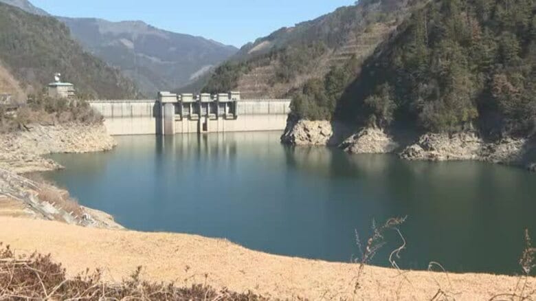 降水量は平年の３割　四国中央・銅山川３ダムの貯水率約５２％　２４日から工業用水２５％カットへ【愛媛】｜FNNプライムオンライン