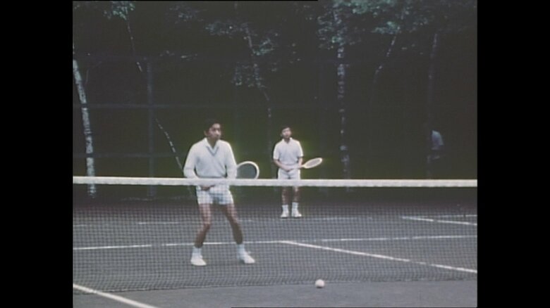 1973年 ダブルスを組みプレーされる上皇さまと陛下