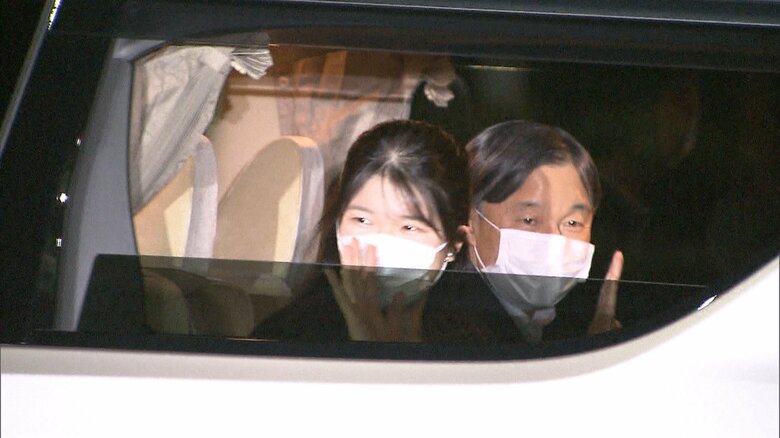 陛下とともに、お忍びで学習院大学を訪問された愛子さま(去年12月4日)