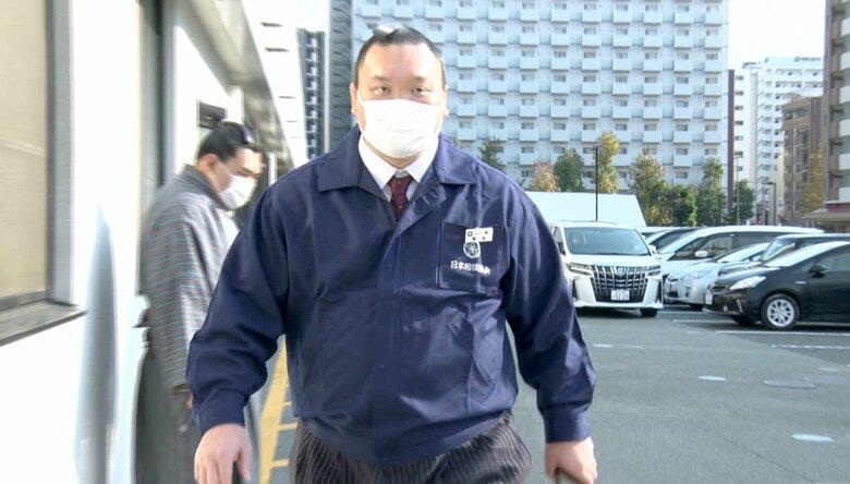開場前の午前7時に場所入りする日も