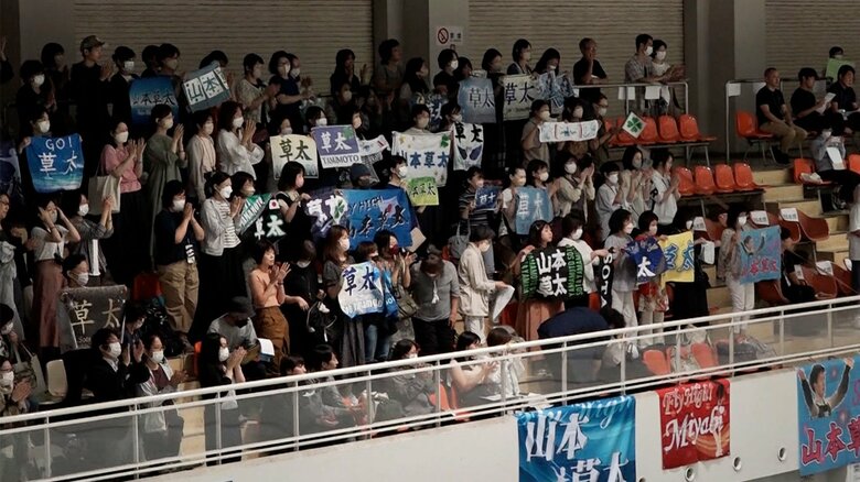 会場のファンも山本の演技にくぎ付けに
