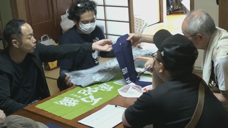 本染めからプリントに…苦渋の決断