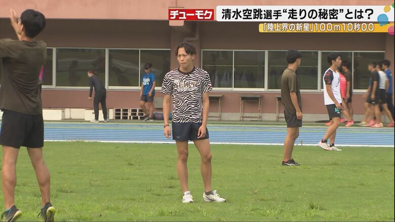 星稜高校で練習する清水空跳選手