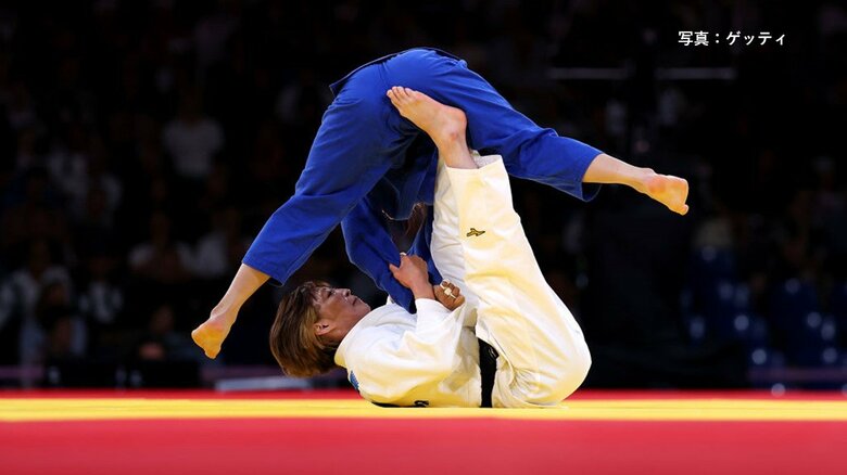 得意の巴投げで技ありを奪う角田夏実選手