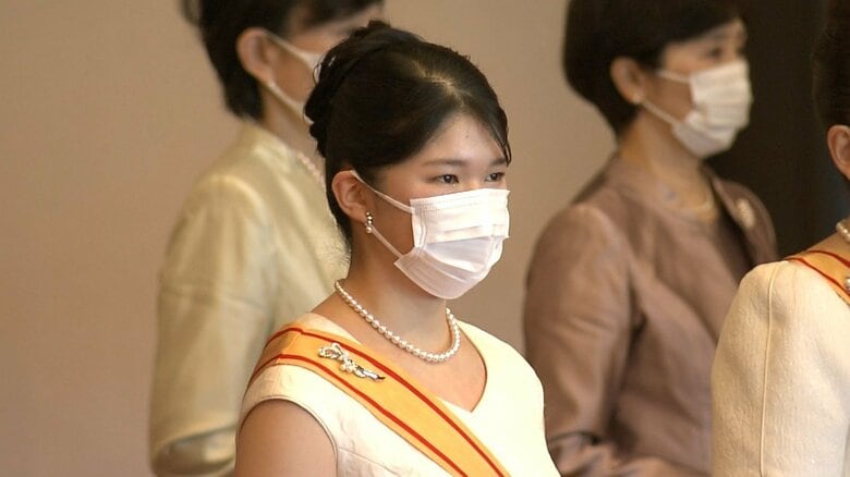 愛子さまにとって、1年ぶりのロングドレス姿となった。