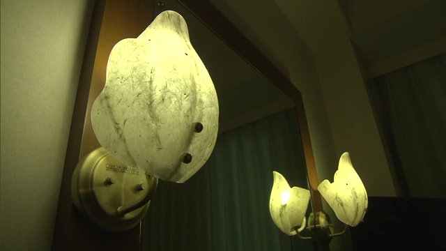 遠野和紙を使った照明　緑がかった色の明かりにもこだわり
