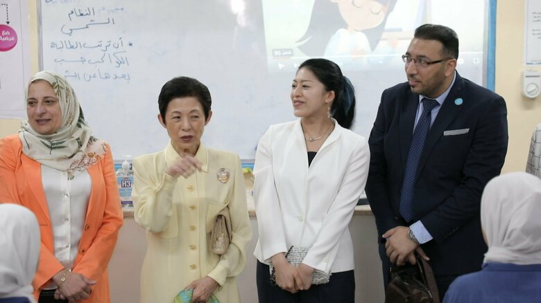 久子さまと承子さまが避難キャンプを視察。なごやかな雰囲気となった。