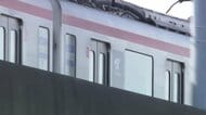 走行中に電車のドアが開くトラブル　非常用ドアコック操作する乗客の姿が防犯カメラに　つくばエクスプレス