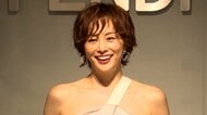 米倉涼子、美背中あらわなドレスで圧倒…広末涼子は「懐かしく新しい」ミニスカ・厚底ブーツ姿披露　広瀬アリス、鈴鹿央士ら豪華芸能人が美の共演