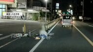 【▶動画はこちら】「恐怖よみがえる」自転車と接触し転倒させた車が走り去るひき逃げの瞬間…大事故の可能性も 直前には“おかしな様子”東京・八王子市