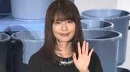バケツの山の前で挨拶 有村架純「写真だけ見た人は何だかわからない」