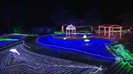 サンセットイルミ 夕暮れ後の町を彩る10万球のLED 静岡・西伊豆町