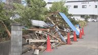 “突風被害”で小屋が吹き飛びがれきの山に…工事の足場も崩れ下の車を直撃【愛知発】