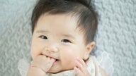 親の唾液がついた“おしゃぶり”が子どものアレルギー抑制に！？虫歯リスクなど気になる点を研究者に聞いた