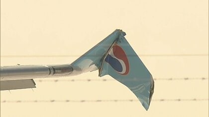 翼先端はぐにゃりと折れ曲がり、機体内部がむき出しに　雪の影響でスリップか　北海道・新千歳空港で航空機接触事故