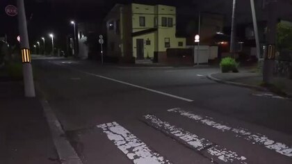 横断中？乗用車にはねられる…高齢男性が意識不明の重体_丁字路交差点で乗用車が右折_理学療法士の女を過失運転致傷の現行犯で逮捕_警察が事故の状況を調べる〈札幌〉