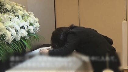 「顔を入れないで」ひつぎの中のドライアイスに注意　気化した二酸化炭素で意識失う危険が…葬儀会社の対策は？