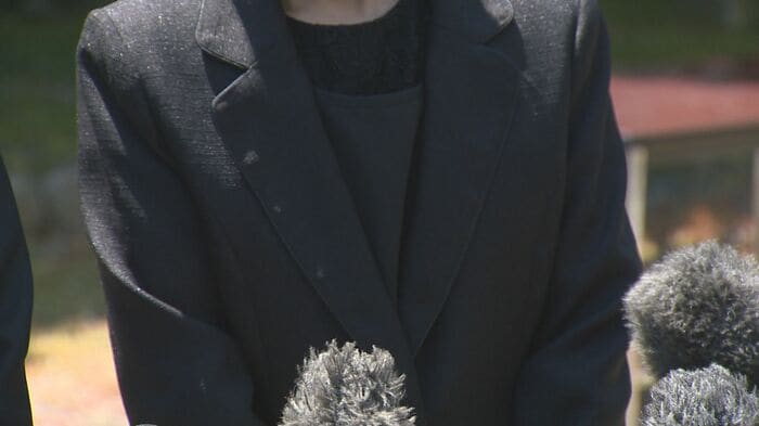 男性職員の妻