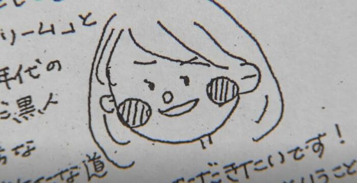 女性教師の似顔絵が描かれた学級通信