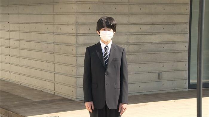 記者からの「新しい制服ですか」との問いに、悠仁さまは「これスーツなんです」と応じられた