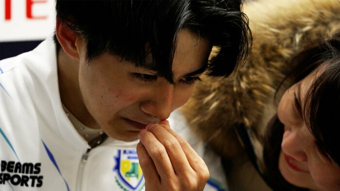キスクラで初優勝の喜びを噛みしめる中村俊介