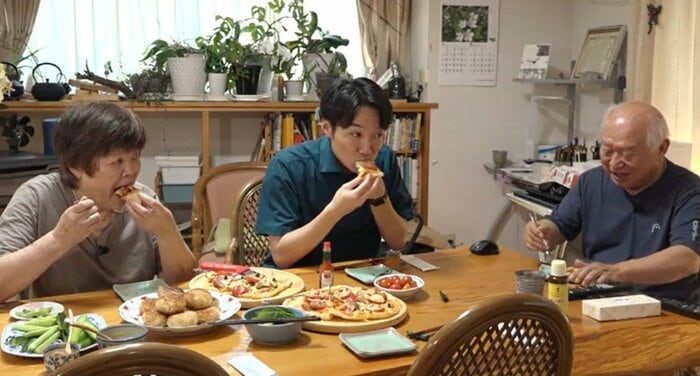 みんなでつくった食事を囲み、防災について語り合う
