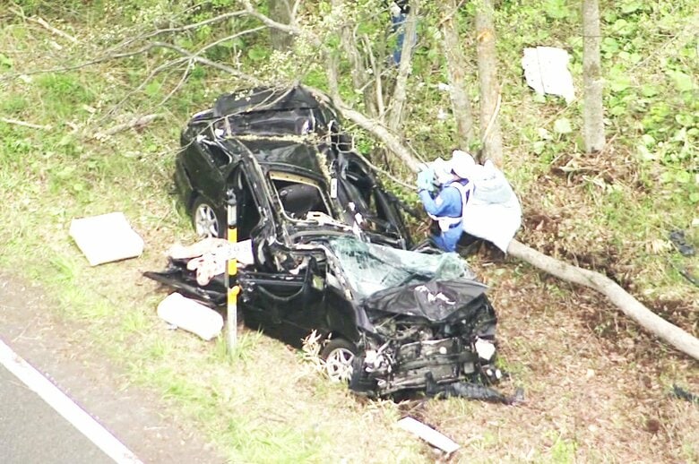 高速道路で乗用車が立ち木などに激突し大破＿60代男性が死亡、60代女性が大ケガ＿車はレンタカーと判明＜北海道苫小牧市＞｜FNNプライムオンライン