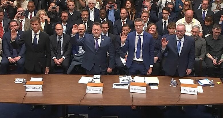 「政府はなぜ国民に隠すのか」「UFOは実在する」アメリカ国防総省元高官が証言“極秘裏の軍拡競争”・消えた関連メールも…“UFO解禁”の期待はトランプ氏に？｜FNNプライムオンライン