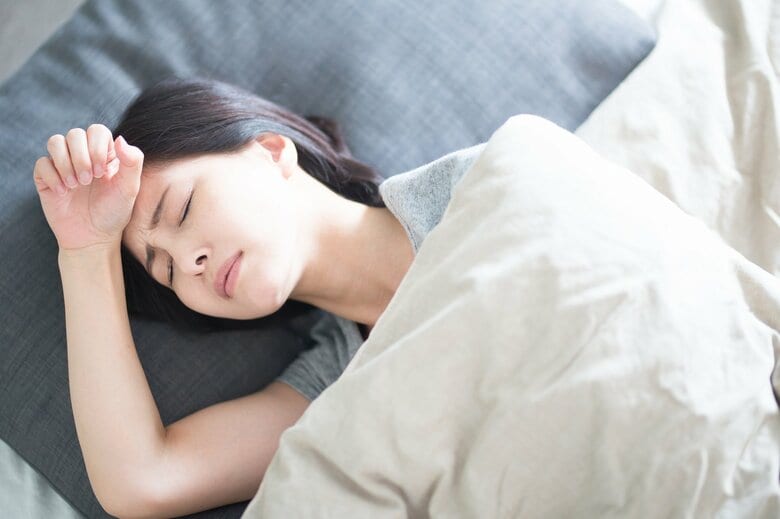 「エアコンを一晩中つけること」睡眠のプロが熱帯夜の快眠術“5つのテクニック”を解説｜FNNプライムオンライン