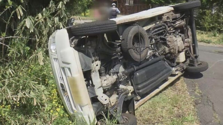 松江市で車２台の衝突事故　うち１台が横転も双方の運転手にけがなし　十字路で出合い頭に衝突か（島根）｜FNNプライムオンライン