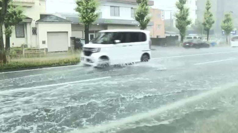 福岡県筑後地方で大雨のおそれ…1時間40ミリ予想　久留米市ではすでに冠水も　低地の浸水に警戒　落雷や竜巻に注意を　気象台｜FNNプライムオンライン