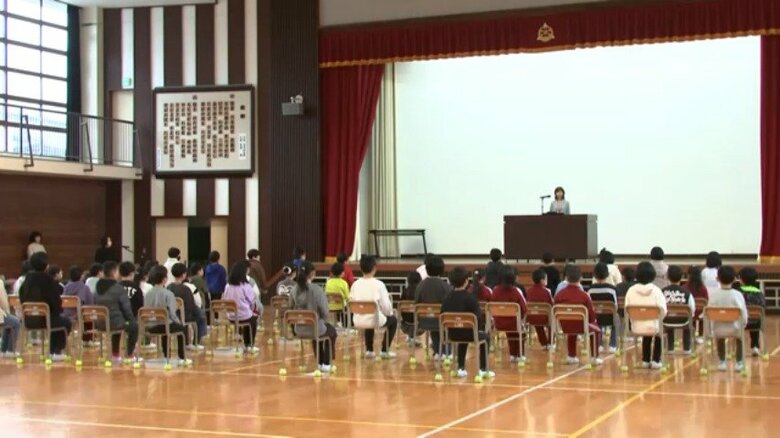 山火事で避難余儀なく…岩手・大船渡の小学校が19日ぶり授業再開　休校中は別の小学校間借りし授業行う　校長「元気に学校来てくれたこと一番うれしい」｜FNNプライムオンライン
