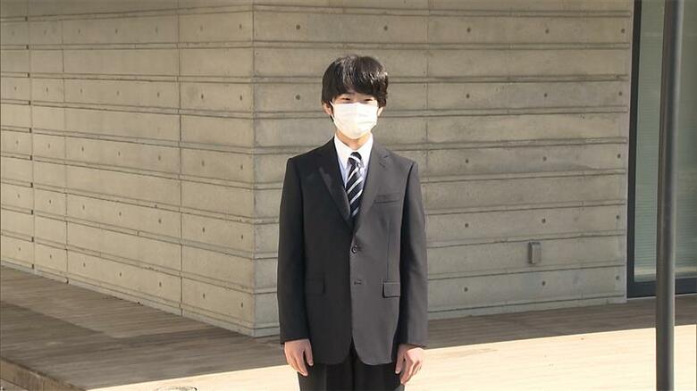 記者からの「新しい制服ですか」との問いに、悠仁さまは「これスーツなんです」と応じられた