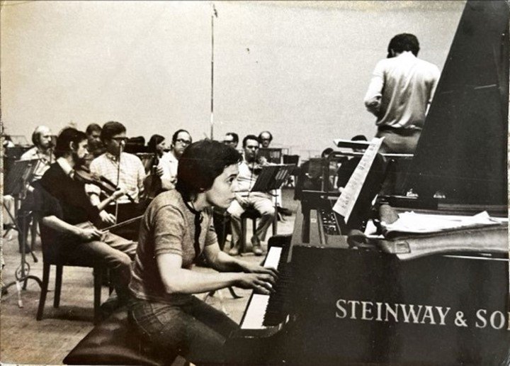 若い頃の演奏会 Courtesy of Maria João Pires