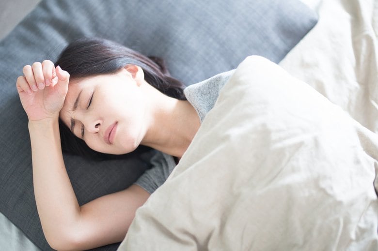 「エアコンを一晩中つけること」睡眠のプロが熱帯夜の快眠術“5つのテクニック”を解説