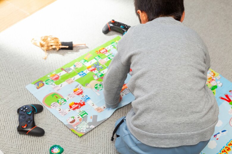 子どもも「ひとりで集中」する環境が大事（画像：イメージ）