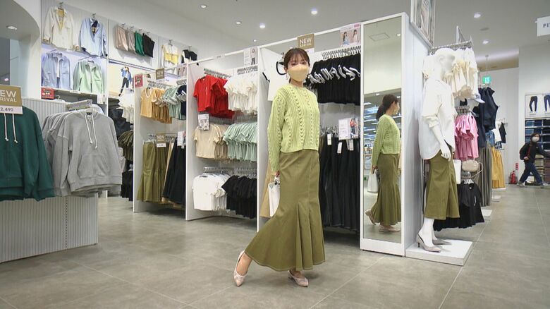 北村アナがおすすめコーデを試着