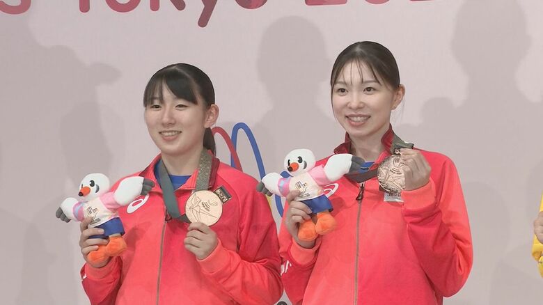 山田心萌選手（左）山田瑞恵選手（右）日本勢初の銅メダル獲得