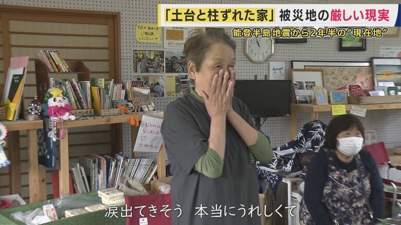 仮設住宅で暮らす女性（ことし5月）