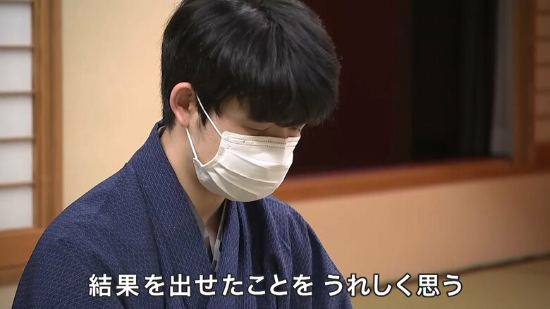 対局終了後、シリーズを振り返る藤井六冠