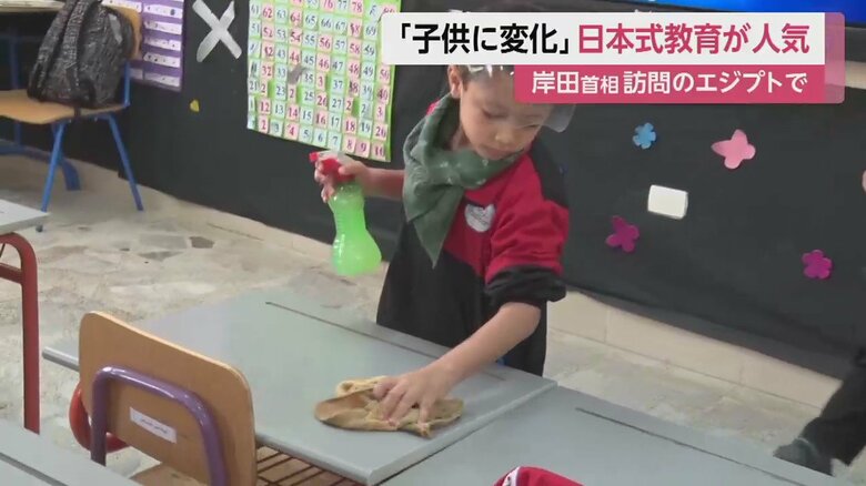 自分たちで掃除する子どもら