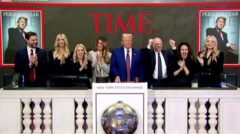 タイム誌2024年の「今年の人」に選ばれ、ニューヨーク証券取引所で取引開始の鐘を鳴らしたトランプ氏