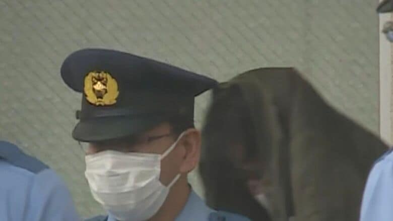 送検される小野被告
